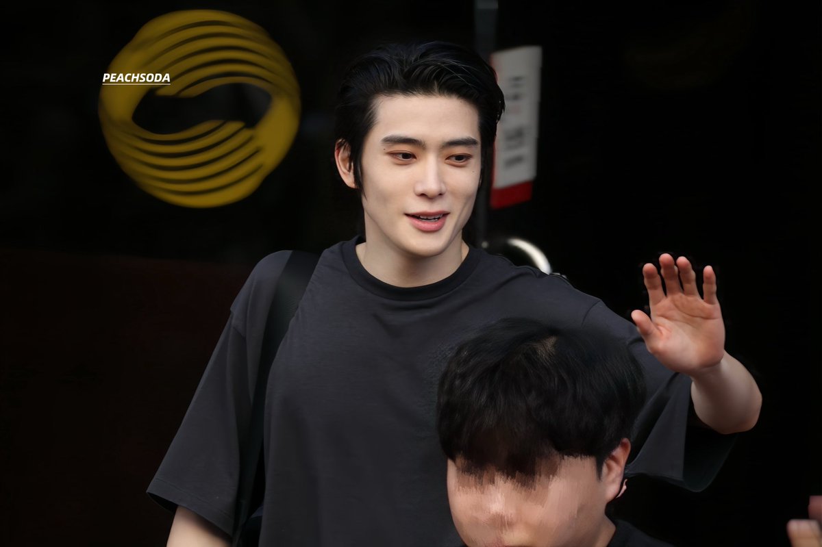 240830 뮤뱅 퇴근

#재현 #JAEHYUN  #ジェヒョン  
#NCT127 #엔시티127