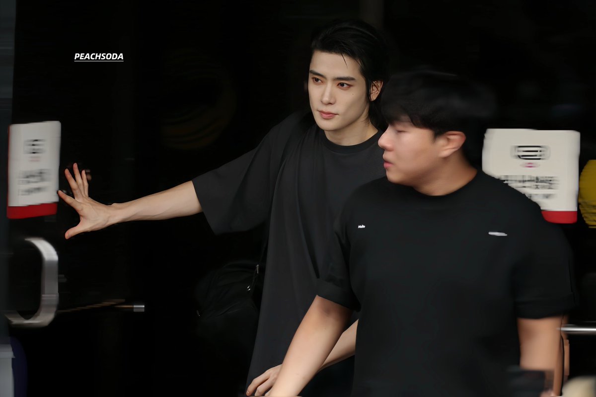 _PeaChs0da's tweet photo. 240830 뮤뱅 퇴근

#재현 #JAEHYUN  #ジェヒョン  
#NCT127 #엔시티127 https://t.co/72PHHtCIS7