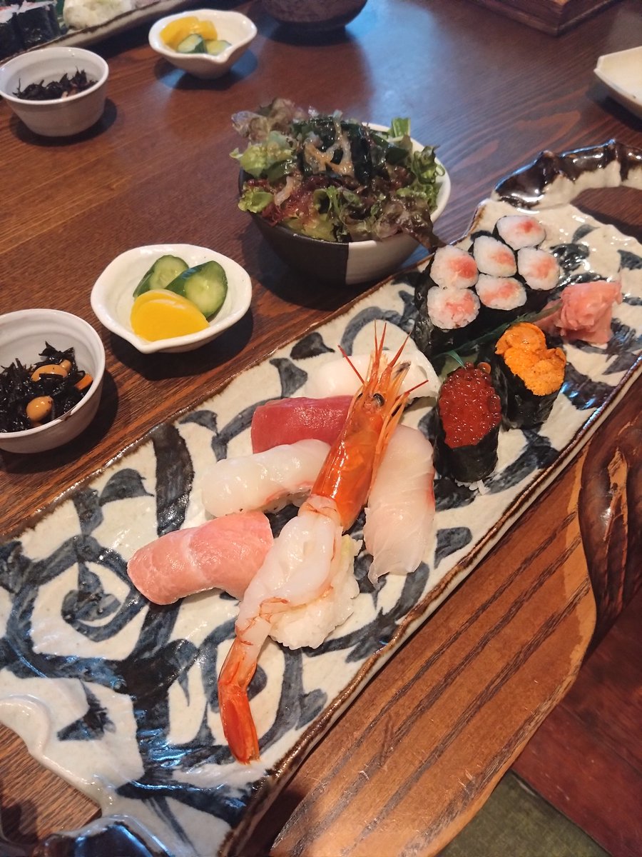 BooK2ya's tweet photo. 豪雨の茅ヶ崎を離れ北茨城へ向け出発
水戸でランチしてから下道で大甕神社で御朱印からの本日のお宿へ
#水戸市グルメ #ひかり寿司 #大甕神社 #御朱印 #マンホール https://t.co/EoRCrKczUi