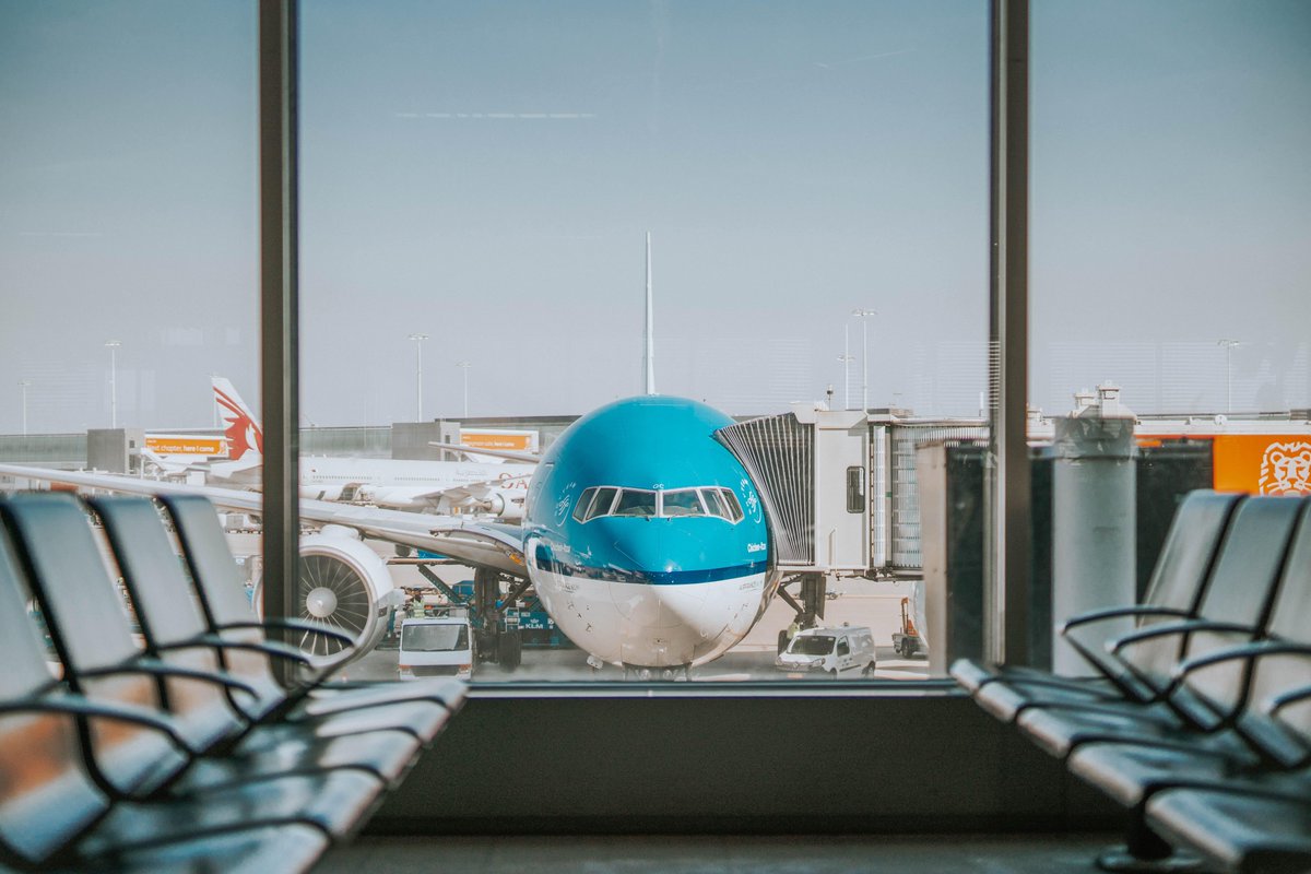 Parabéns! O Aeroporto do Porto é o segundo melhor aeroporto europeu. É a conclusão da Holidu : holidu.pt/casas-de-feria… 

Foto: Oskar kadaksoo, via unsplash

#holidu #porto