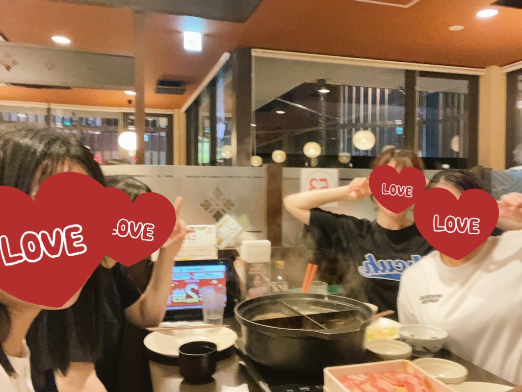 4人でごはんっ！
ルーレットの結果、しゃぶしゃぶになりましたw