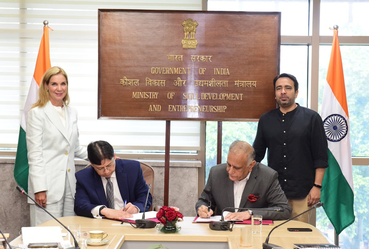 MSDESkillIndia's tweet photo. The signing of the MoU between Visa and Tourism and Hospitality Skill Council was done in the esteemed presence of Shri Jayant Chaudhary, Hon'ble Minister of State (I/C), Ministry of Skill Development and Entrepreneurship. Also present was Ms. Kelly Mahon Tullier, Vice Chair, Chief People and Corporate Affairs Officer at Visa. This partnership will contribute significantly towards enhancing India's tourism sector and in skill development of Indian youth across 10 states, including Assam, Gujarat, Himachal Pradesh, and West Bengal, in critical roles such as tour guides, customer service, and paragliding pilots, elevating the tourism experience for all. #SkillIndia #TourismTraining #EmpoweringYouth