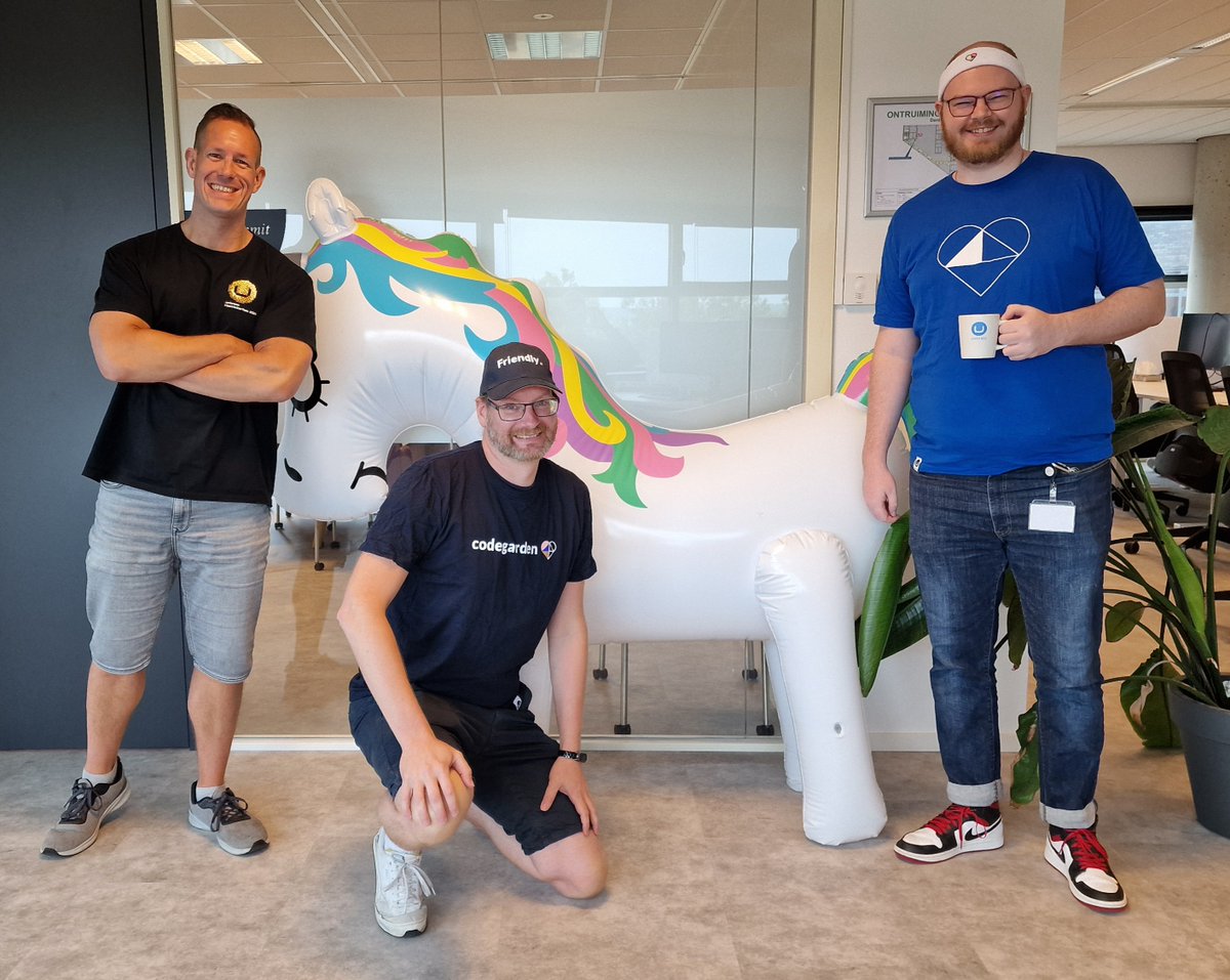 j_breuer's tweet image. Happy #umbracoTees day from Jeroen, Jeroen and Jeroen!!! #umbraco

@JVK0803 @sjvisschers @umbraco