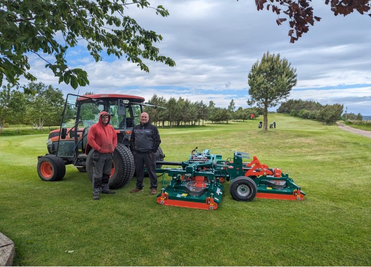 FairwaysGM's tweet photo. @wessexintl CRX-320 mower at St Michael’s GC instantly makes its mark

https://t.co/QzlkI2fKX6

“We’re loving it. We can put a stripe when we couldn’t before. Our well-used rotary didn’t have rollers; this has both, front and rear.” Adam Turner, Head Greenkeeper.

@steven_wessex https://t.co/E93ryUrYeK