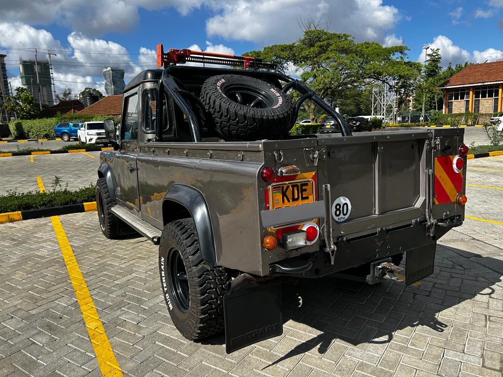 JaMtoka's tweet photo. - 1998 Land Rover Defender Pickup
- KSh1,800,000
- Fuel Tank: 80L
- Location: Nairobi 🇰🇪 (Nairobi West)
- +254733665551
- sales@beyondtarmac.co.ke
- https://t.co/RO2fUSEP2H

- 300 TDI Diesel Engine
- Manual Transmission
- 4WD + Low Range Gear Transfer 
- Mud Terrain Tyres Including Spare
- Bucket seats
- High Lift Jack aka Tanganyika Jack
- Tow Bar