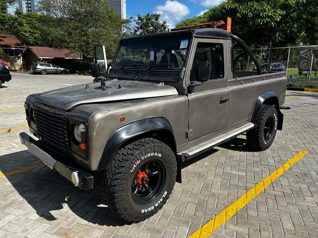 JaMtoka's tweet photo. - 1998 Land Rover Defender Pickup
- KSh1,800,000
- Fuel Tank: 80L
- Location: Nairobi 🇰🇪 (Nairobi West)
- +254733665551
- sales@beyondtarmac.co.ke
- https://t.co/RO2fUSEP2H

- 300 TDI Diesel Engine
- Manual Transmission
- 4WD + Low Range Gear Transfer 
- Mud Terrain Tyres Including Spare
- Bucket seats
- High Lift Jack aka Tanganyika Jack
- Tow Bar