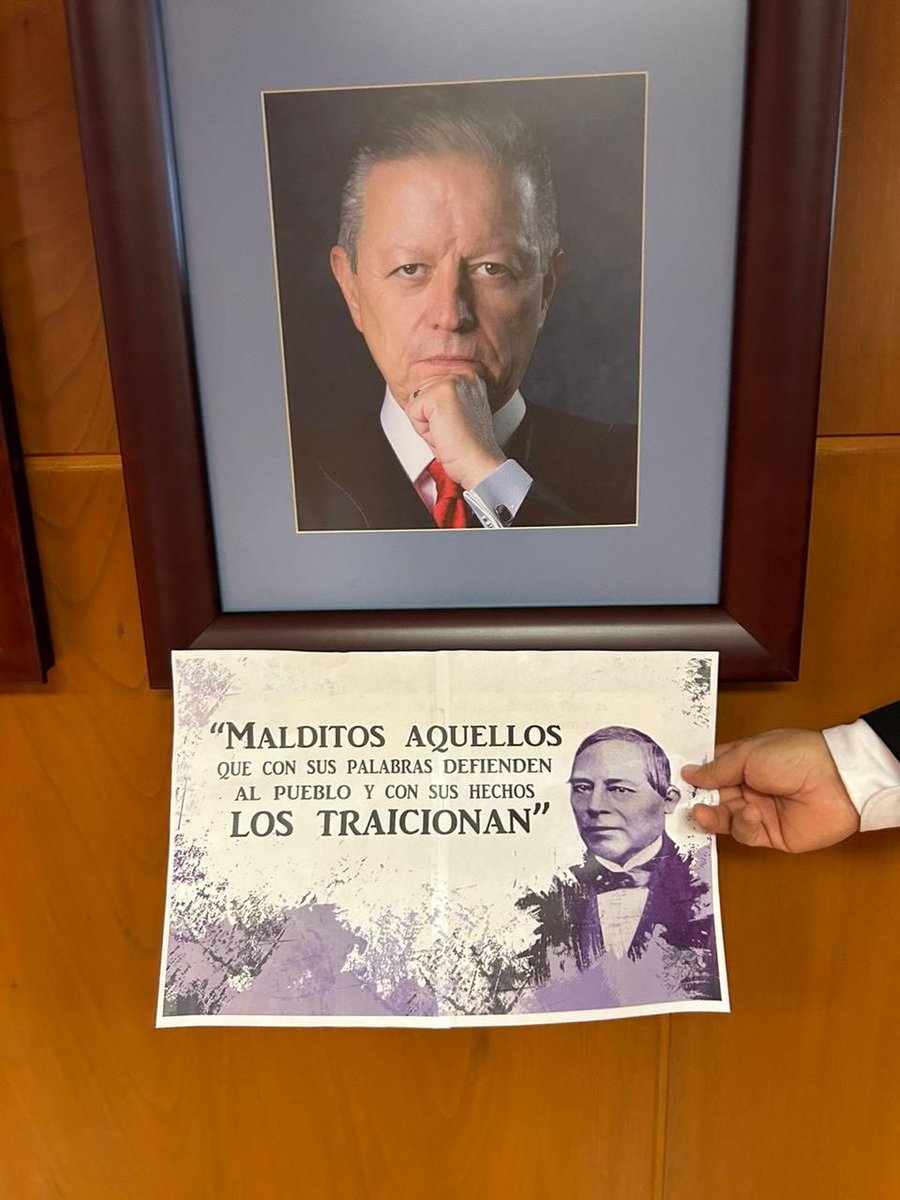 MALDITOS AQUELLOS 
Que con sus palabras defienden al pueblo 
Y con sus hechos 
LO TRAICIONAN