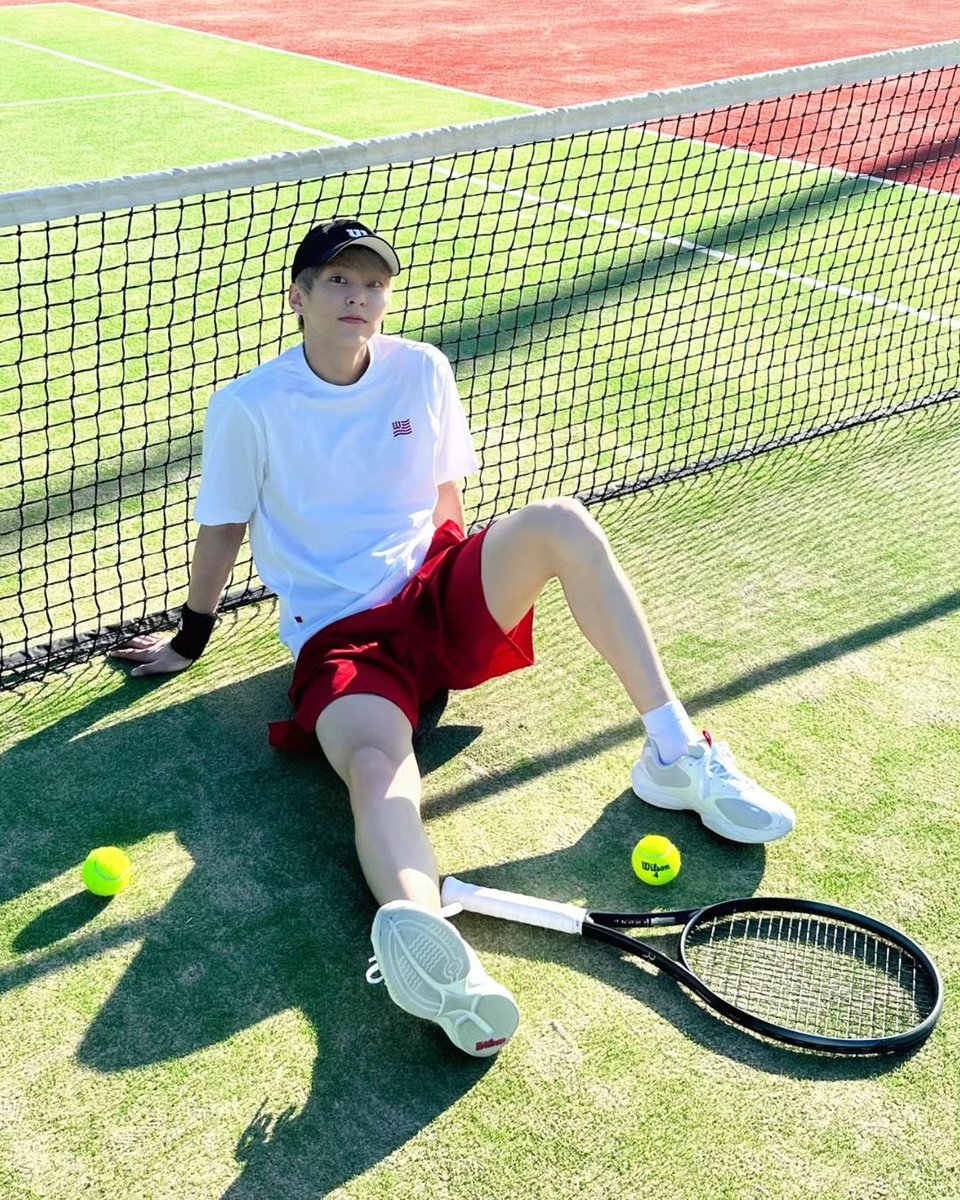 connectXIUns's tweet image. e_xiu_o IG Post

Caption :

#RF01🎾 #Wilson #윌슨 @rogerfederer
@wilsonkorea

🔗 instagram.com/p/C_SaESkzUYh/…

@XIUMIN_INB100 
#XIUMIN #시우민 #シウミン #秀珉