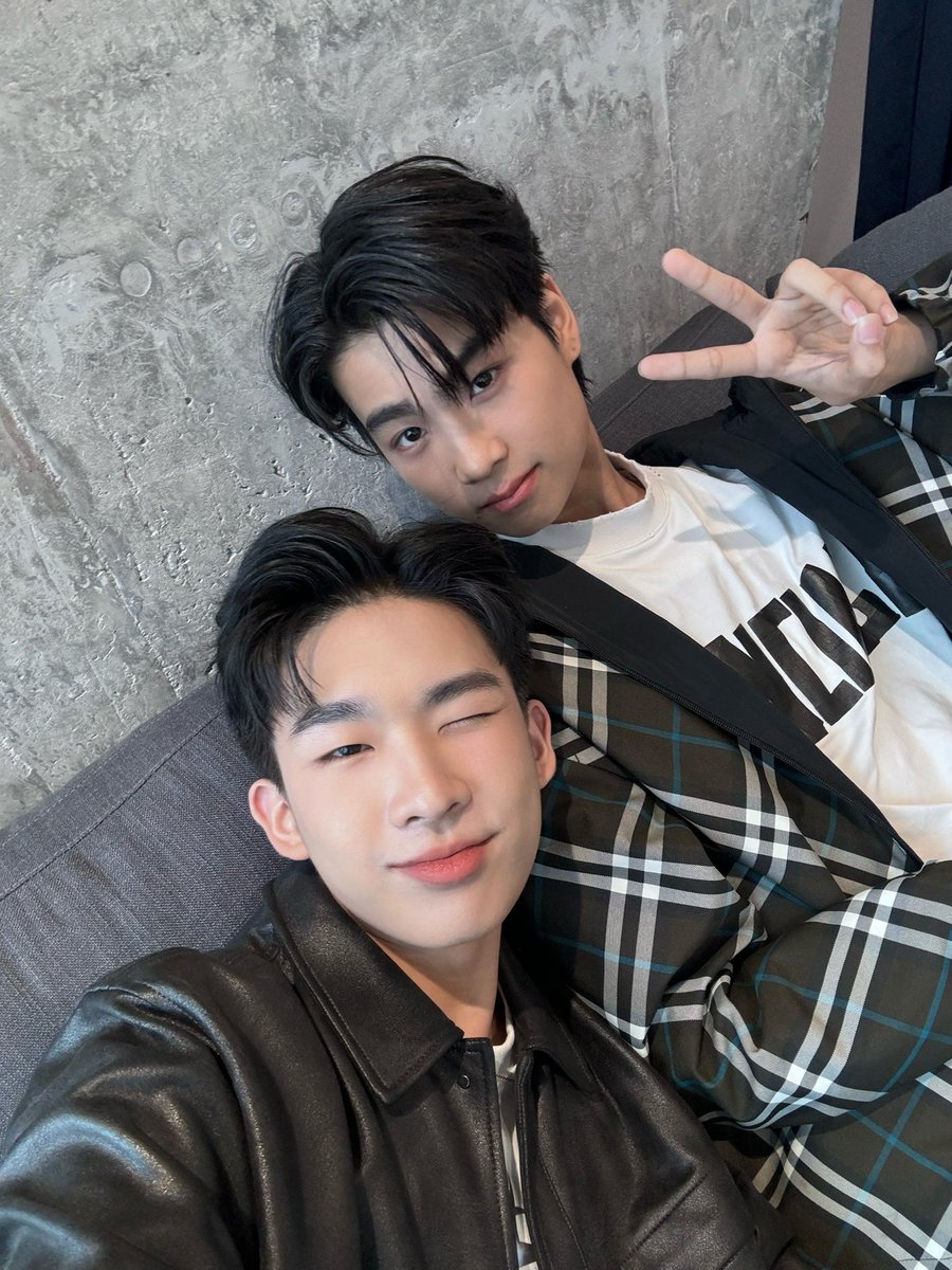 jurkung's tweet image. มาสัมภาษณ์สื่อ วันนี้ ลุคแต่ละคนเป็นยังไง🥴#addictedheroin
#รักร้ายนายเสพติด