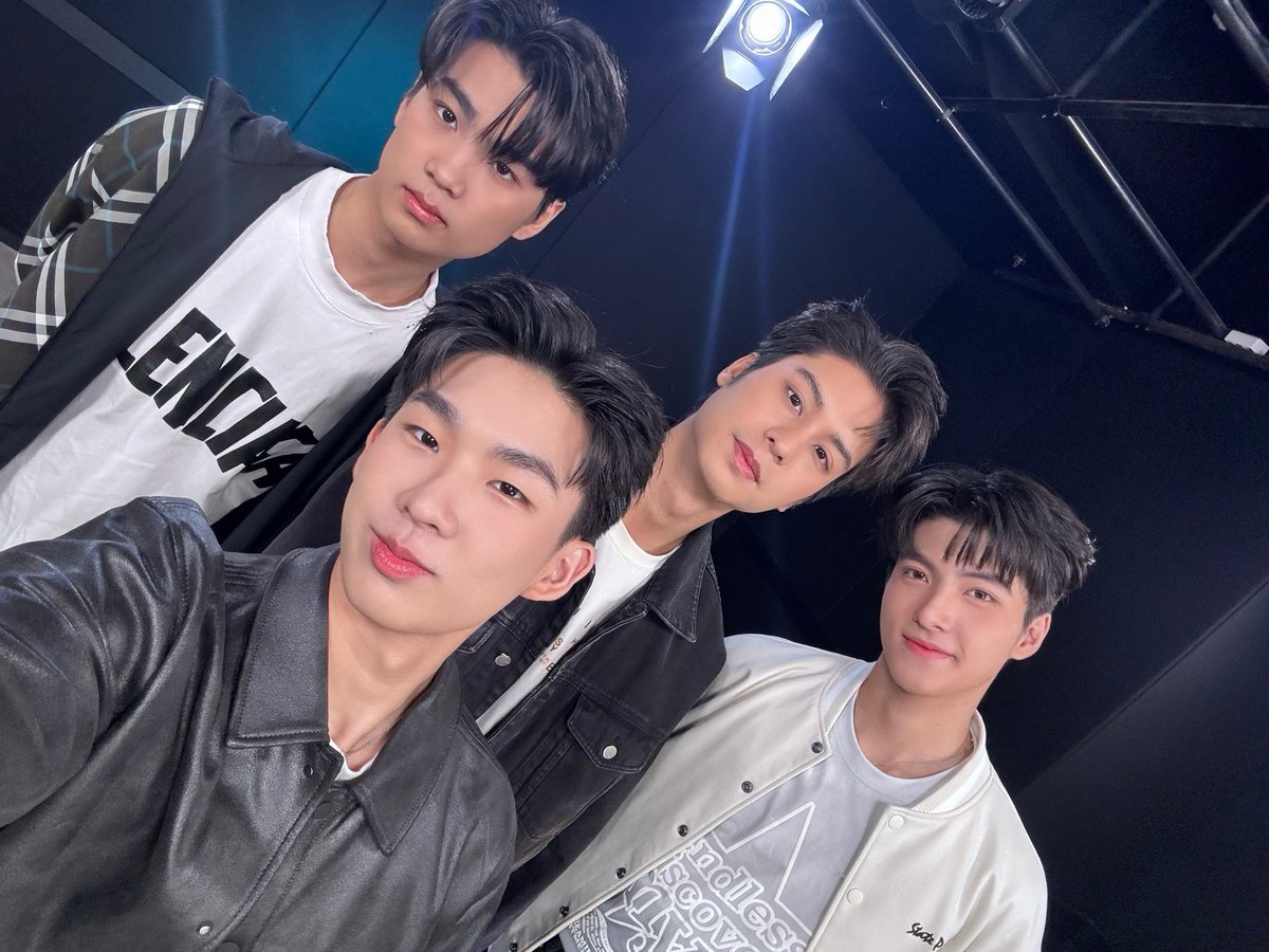 jurkung's tweet image. มาสัมภาษณ์สื่อ วันนี้ ลุคแต่ละคนเป็นยังไง🥴#addictedheroin
#รักร้ายนายเสพติด