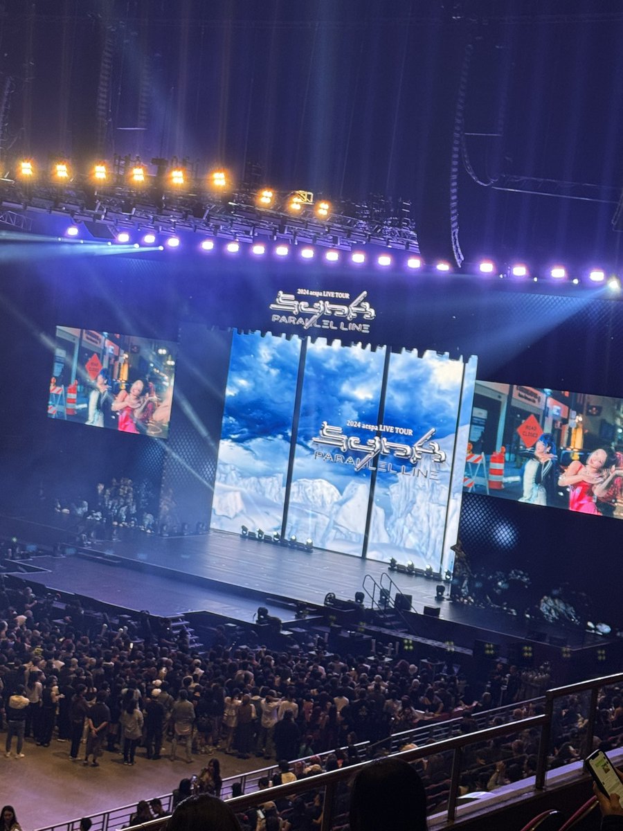 speeeecial1004's tweet photo. Been awhile since the last concert i’ve attended. Hello Aespa 🤭🤙 #aespa https://t.co/XTE2sHVuEO