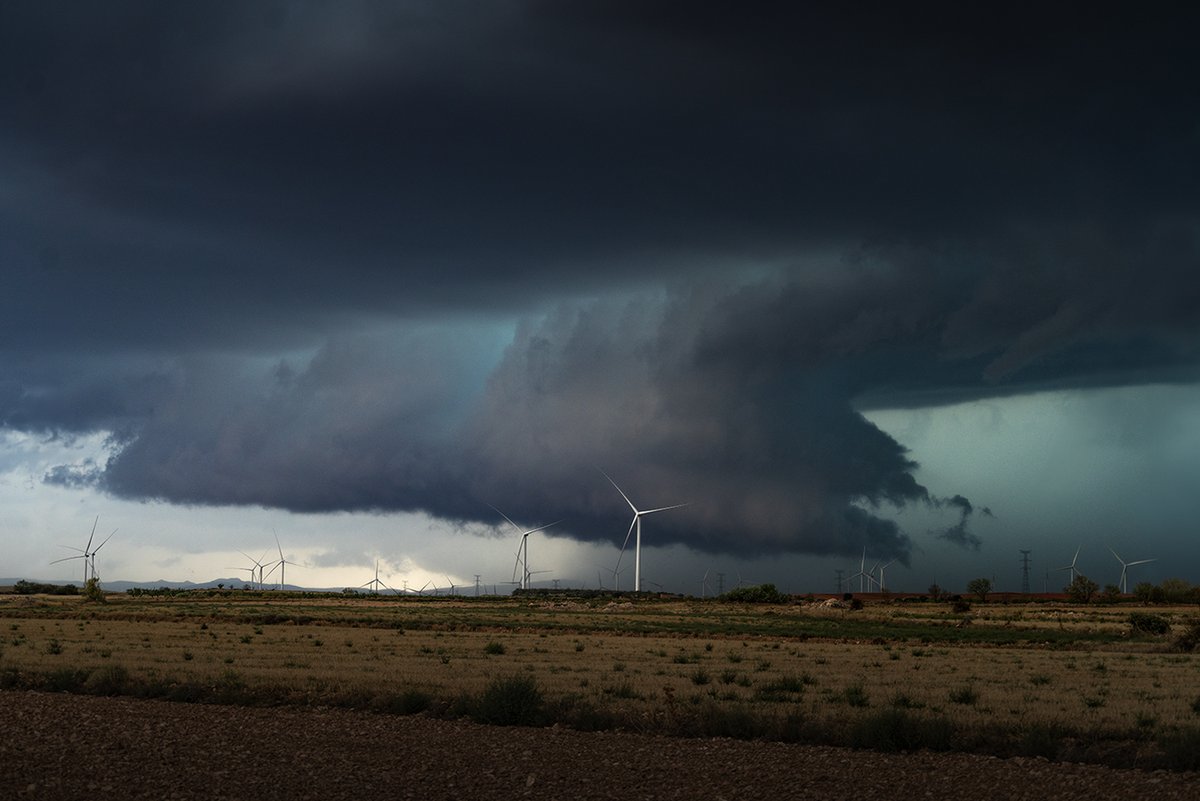 Imanolzuaznabar's tweet photo. Así fue la tremenda tormenta que afectó algunas zonas de Zaragoza en la tarde de ayer. https://t.co/cfhajskCM3