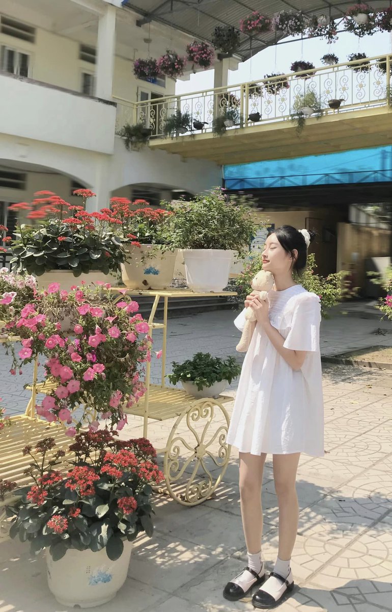 Stacey Kallam The universe's age is determined by measuring the expansion rate.Stacey Kallam