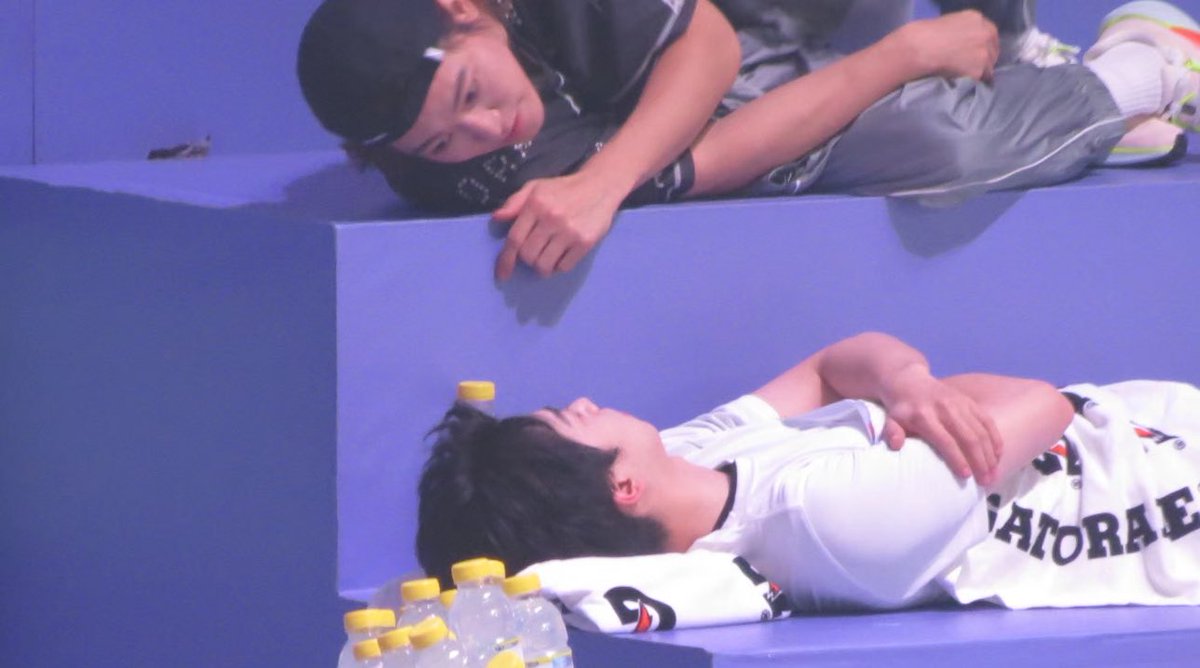 noonnunnie15's tweet photo. เจียหยวนกับ พี่ซานตะ จากที่นั่งเอนๆ ก็ลงไปนอนคุยกันแบบชิวๆ ไปเล้ยยย https://t.co/R7jw8nqWu3