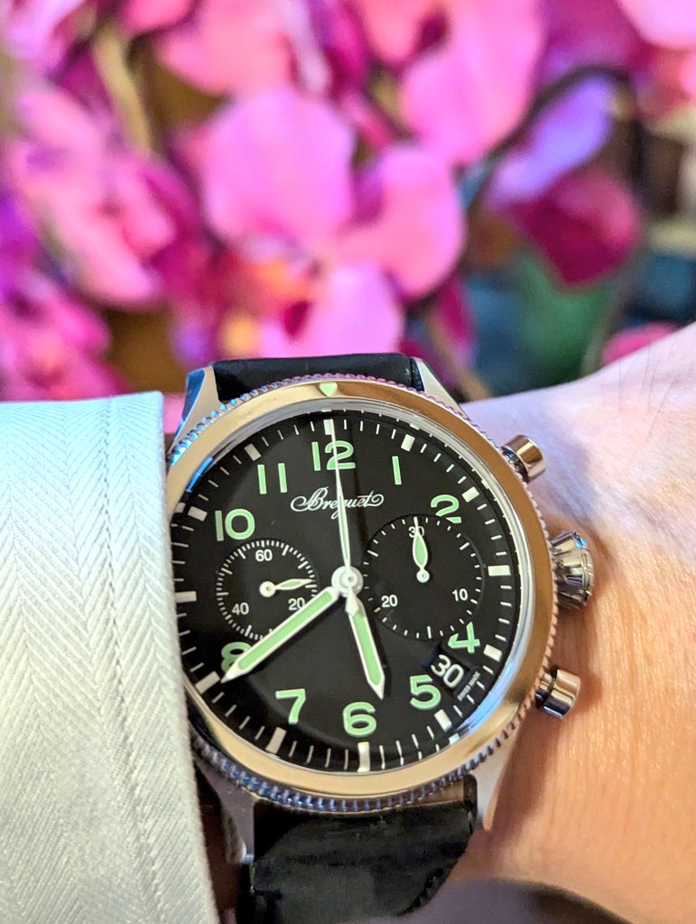 quackers0107's tweet photo. 雨の日は10気圧防水だねっ☔️
（しごおわ）
#breguet #type20 https://t.co/G2eG7mesj8
