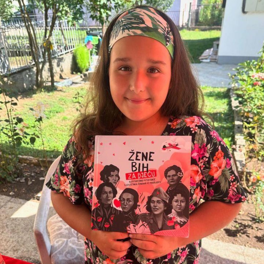 zenebih's tweet photo. Djevojčica Lara iz Australije jedna je od dobitnica knjige #ŽeneBiHzaDjecu putem nedavnog giveawaya! 🥰 Zajedno sa @soc_sarajevo radimo na izdavanju 2. izdanja ove knjige s ciljem da ona nađe svoj put do što više dječaka i djevojčica širom BiH i šire! #staytuned https://t.co/H0HmdMRD47