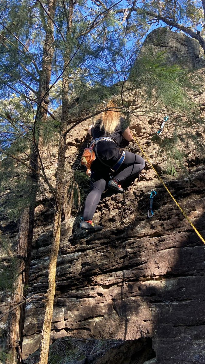 Since moving to Sydney I've started to learn rock climbing (my biggest fears are heights and spiders, this seemed like a flawless idea), but today I completed my first outdoor climb 😄