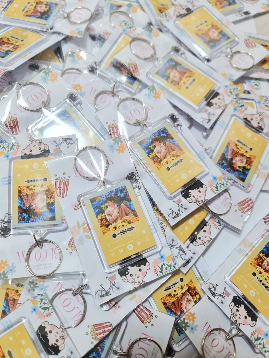 keepsakehaven's tweet photo. 1 DAY NA LANG! SEE YOU WHEN YOU SEE ME! 🌸

🌸BLOOM TOUR SETLIST KEYCHAIN
SMALL FAN SUPPORT FOR #BLOOMINMANILA🌸
#BLOOM_in_MANILA
#FANCONCERT_BLOOM_inManila https://t.co/V24CPOP9Pz