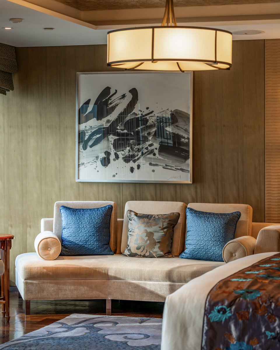 Step into our rooms and be transported to a world of comfort and elegance. #MandarinOrientalPudong #ImAFan