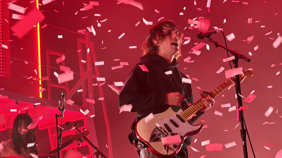 totallycreativ's tweet photo. as spoiler free as i can be while showing these god tier photos in got of porter tn, absolutely magic show https://t.co/UrrBsVqVab
