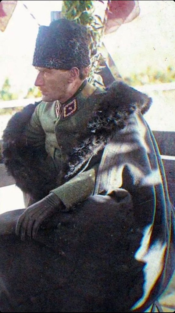 "Saygı olsun bu çelik atlıların gök tuğuna
Tuğu kaldırmış olan orduların başbuğuna"

#30Ağustos Zafer Bayramı’mız kutlu olsun!