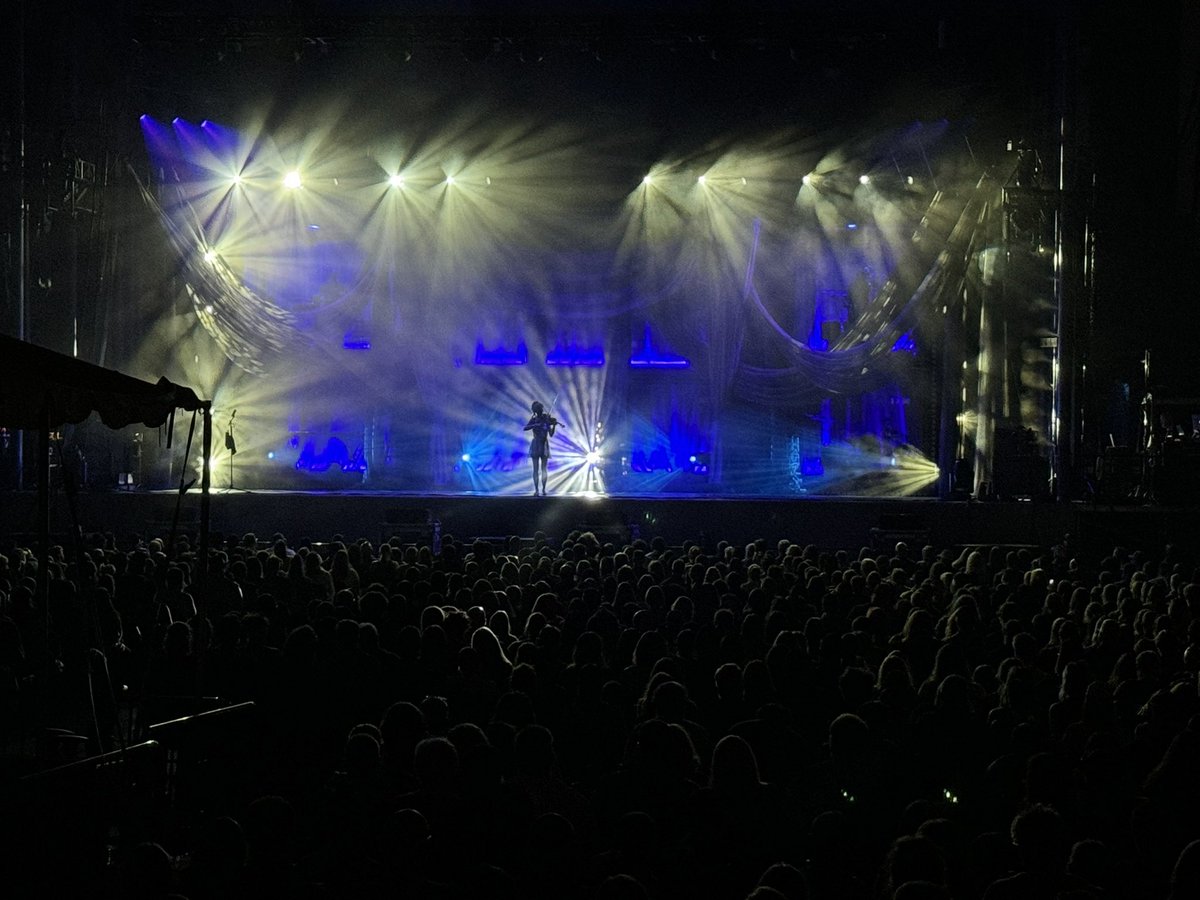 MowtownJilly's tweet photo. @LindseyStirling thank you for another amazing show! https://t.co/XDIh4v2cpZ