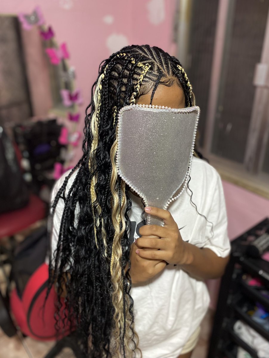 A trança não é apenas estilo, é uma forma de arte e sempre foi muito popular entre nós mulheres 💇🏾‍♀️💖🥴

Insta: @milene_trancista