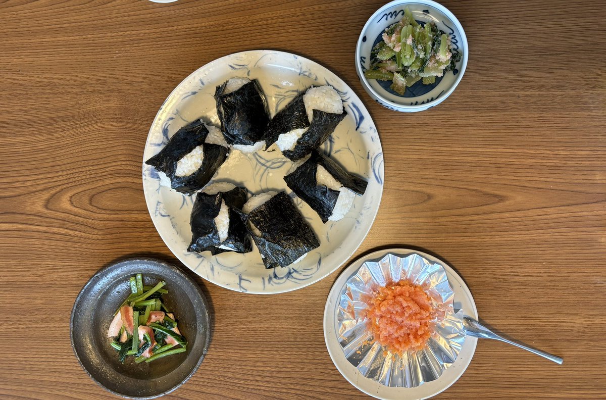 台風対策で多めにご飯を炊いて、おにぎりをつくりました。