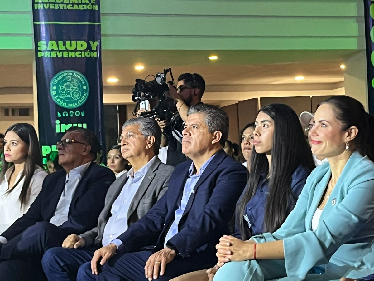 El día de hoy entregamos los premios a las juventudes Leonesas <a href="/AleGutierrez_mx/">𝗔𝗹𝗲 𝗚𝘂𝘁𝗶𝗲́𝗿𝗿𝗲𝘇</a> <a href="/IMJULeon/">IMJU León 🦁</a>