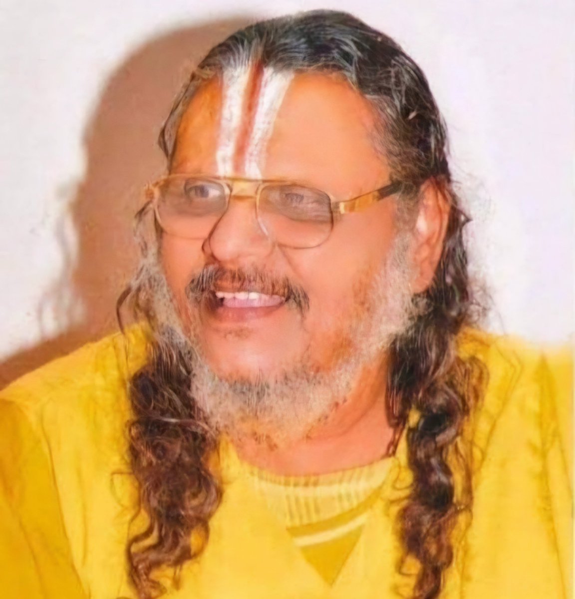 RajendraPareek_'s tweet photo. रैवासा धाम के पीठाधीश्वर परम् पूजनीय संत राघवाचार्य जी महाराज के देवलोकगमन का अत्यंत दुखद समाचार प्राप्त हुआ।

एक संत एवं आध्यात्मिक गुरु के रूप में आपने सदैव समाज को मानव सेवा एवं धर्म के पथ पर आगे बढ़ने का संदेश दिया साथ ही संस्कृत शिक्षा को बढ़ावा देने के लिए आपने वेद विद्यालय की स्थापना भी की जिससे काफी संख्या में युवाओं को संस्कृत के ज्ञान के साथ रोजगार भी मिला।

परमपिता परमेश्वर पुण्यात्मा को अपने श्री चरणों मे उच्चतम स्थान प्रदान करें। 

ॐ शांति शांति।