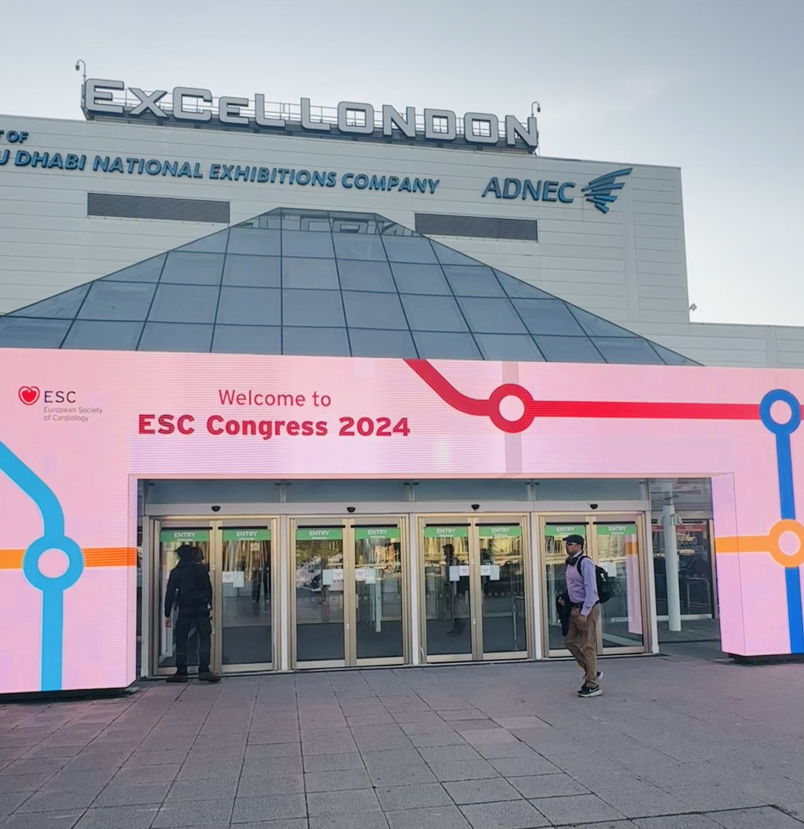 aayshacader's tweet image. #ESCCongress begins!
Honoured to be faculty at the worlds top cardiology meeting - Join us for these fantastic #ESCabstract sessions on 
🫀#RadialFirst 
🫀Interventional Potpourri

👉Research gateway: esc365.escardio.org/esc-congress/a…

@escardio @KardiologieHH @ANazmiCalik @mirvatalasnag