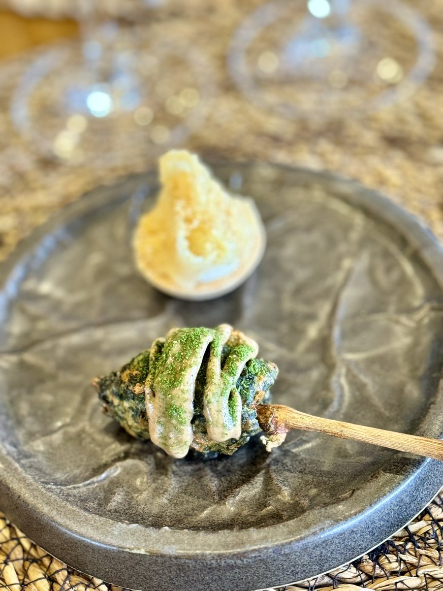 SchmunkGustavo's tweet photo. Tremendo almuerzo en #mendoza @osadiadecrear @sbalbowines #nosotros #naranjo #2018 #torrontes https://t.co/9PUGrFAFDf