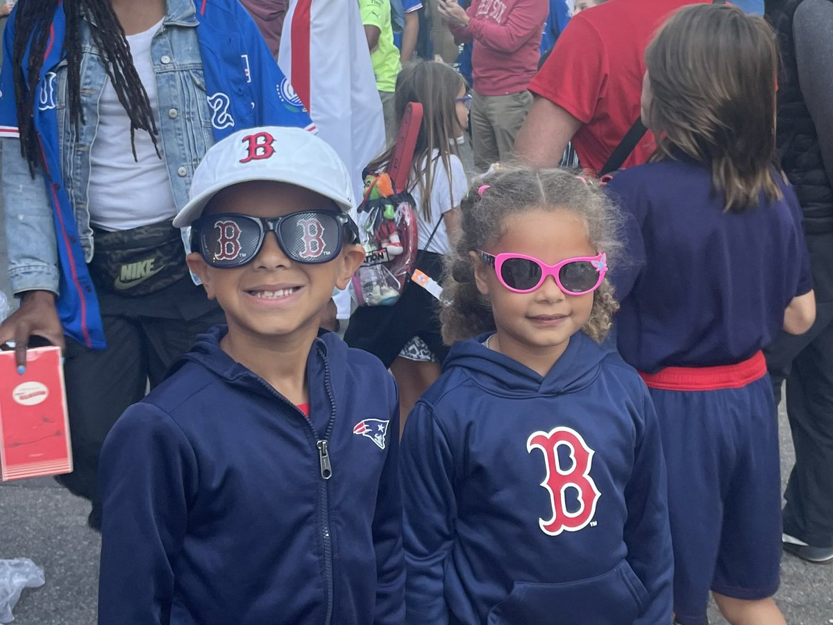 TravisThomasExp's tweet photo. So Many People From This City Have Created Some Of Their Best Memories At #fenwaypark I Feel So Fortunate To Have The Opportunity To Do The Same With My Family ❤️ Thank You #Boston For Making Us Feel At Home 🍀 #travisthomasexperience #letsgocam #letsgocolt https://t.co/Lowpc9kWi6