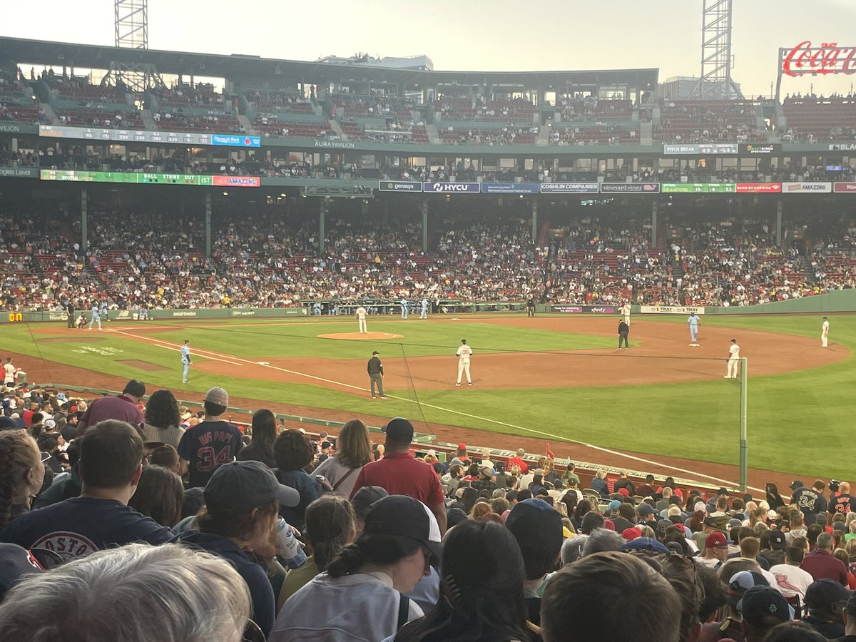 TravisThomasExp's tweet photo. So Many People From This City Have Created Some Of Their Best Memories At #fenwaypark I Feel So Fortunate To Have The Opportunity To Do The Same With My Family ❤️ Thank You #Boston For Making Us Feel At Home 🍀 #travisthomasexperience #letsgocam #letsgocolt https://t.co/Lowpc9kWi6