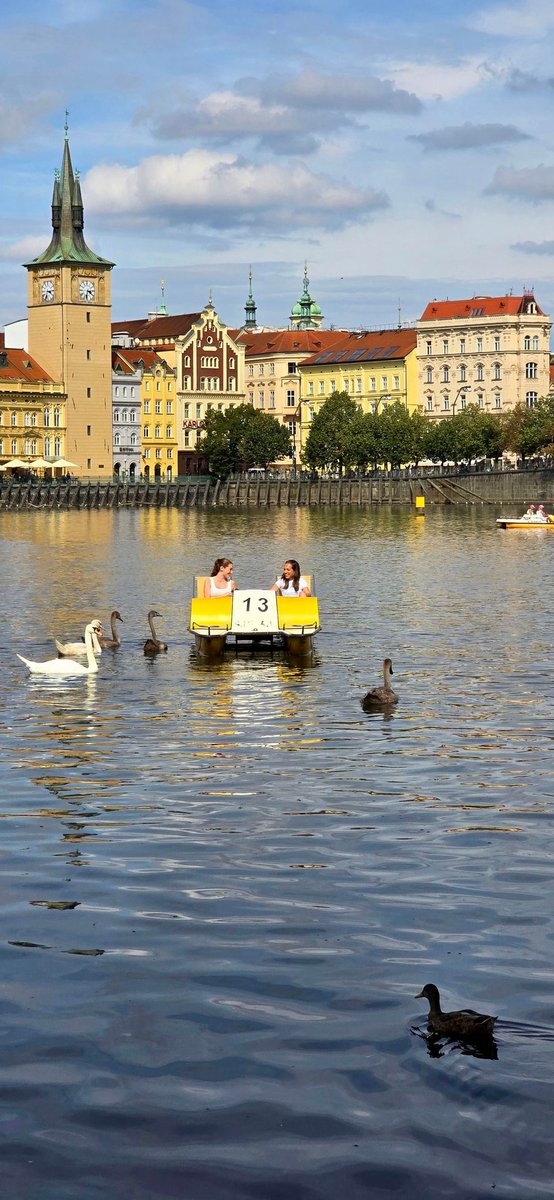 PursuitInvader's tweet photo. Good Morning Tweeple☺️
Prague is just to Chill and Relax😎
#PragueViews🇨🇿 https://t.co/DJHG8tdfD7