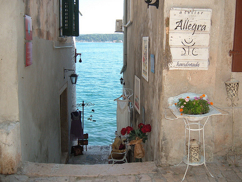 NikkiDale's tweet photo. Down to the Sea, Rovinj, Croatia #DowntotheSea #Rovinj #Croatia https://t.co/I4heCa4LVi https://t.co/DAMGP9wVwj