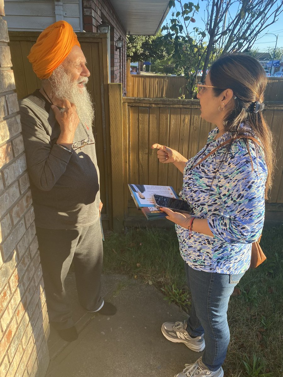 SunitaDhirBC's tweet image. While door-knocking today, I met this kind gentleman who has never been to Victoria. 
His wish is to visit the legislative building and attend a live session. He took a promise from me to take him along for my first session! 🥹
#bcpoli #bcndp