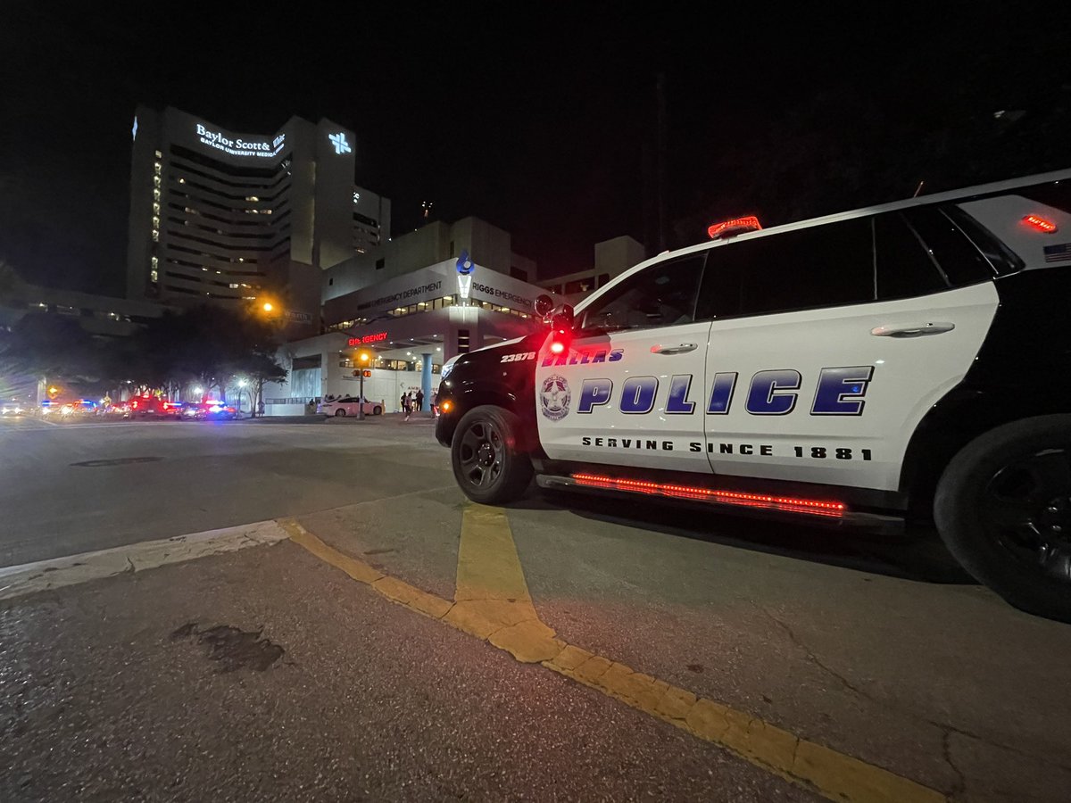 HowertonNews's tweet photo. BREAKING: 1 of the 3 Dallas officers shot in the South Central division tonight has died.

Another officer is critical and the third is expected to be ok.

The suspect was shot and killed in Lewisville after a chase.

Incredibly sad night for DPD. Two of the officers were brought to Baylor Scott and White in downtown Dallas, the other at Dallas Methodist.

Still a large supportive police presence at Baylor. 

(@wfaa)