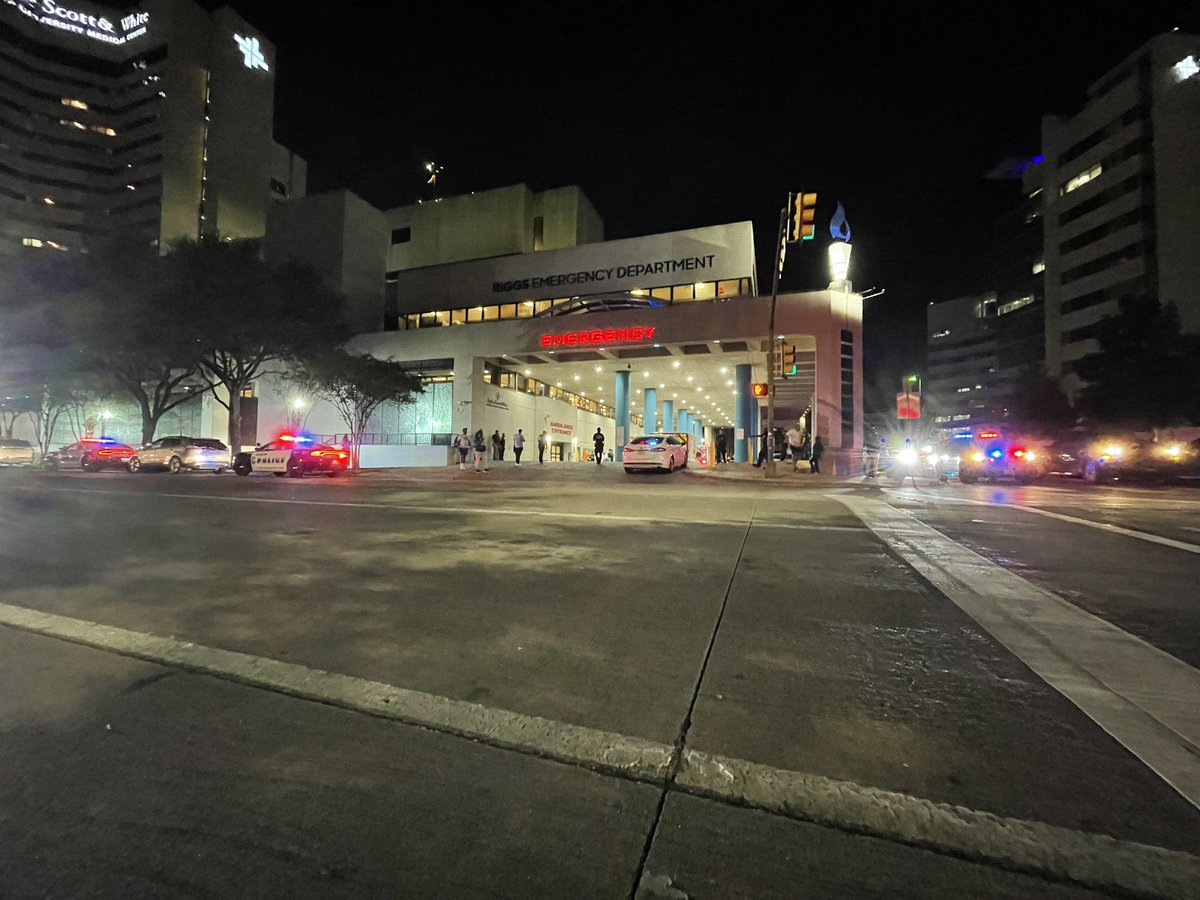 HowertonNews's tweet photo. BREAKING: 1 of the 3 Dallas officers shot in the South Central division tonight has died.

Another officer is critical and the third is expected to be ok.

The suspect was shot and killed in Lewisville after a chase.

Incredibly sad night for DPD. Two of the officers were brought to Baylor Scott and White in downtown Dallas, the other at Dallas Methodist.

Still a large supportive police presence at Baylor. 

(@wfaa)