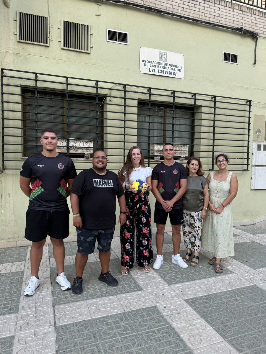 Desde @vecinoschana #granada os anunciamos la renovacion de @joakiin_12 @_jimeeenez__  para nuestro equipo de @balonmanoprimeranacional.es 

#balonmanociudaddegranada #handball #equipo #familia #granada #elplacerdeserlibres #psl #somosgranada #renovados #granamos  💪💪🔴🟢