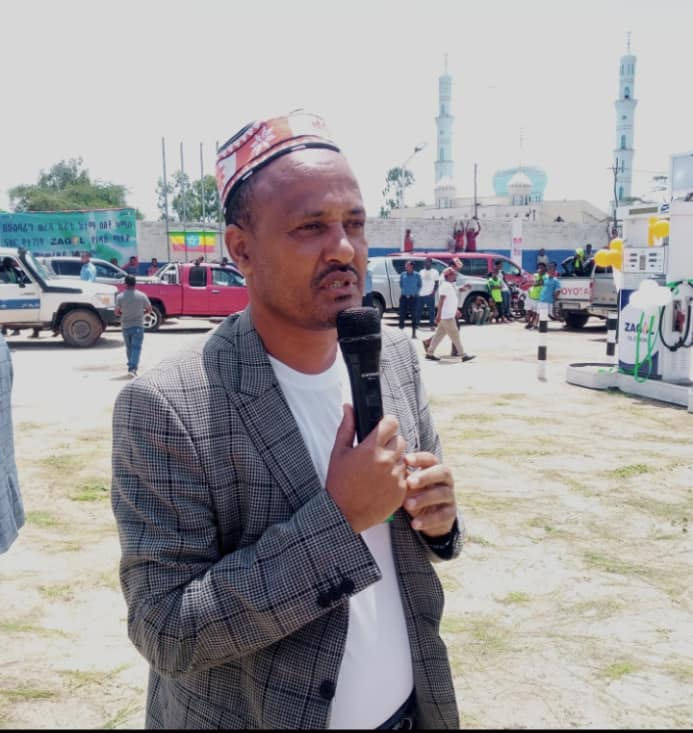 alhadiyawi's tweet photo. Silte Zone Council will be holding a session today where it is expected that Silte Zone administrator Ali Kedir as well as Silte Zone PP chief and govt coordinator Kedru Abdela will be removed formally from their posts.
#Silte https://t.co/5n1gH88W3P