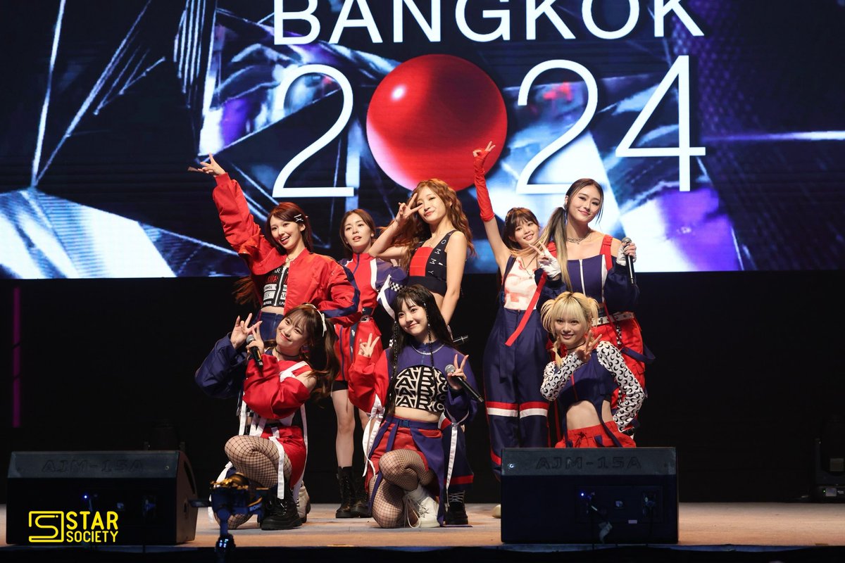 STARSOCIETY_TH's tweet photo. “Girls2” ร่วมพิธีเปิดงานมหกรรมญี่ปุ่นครั้งใหญ่แห่งปี “NIPPON HAKU BANGKOK 2024” ที่มาในคอนเซปต์​ #โดนตกไม่รู้ตัว

#NIPPONHAKUBANGKOK2024
#Girls2xNIPPONHAKU
#Girls2 #ガールズガールズ
#เกิร์ลส์เกิร์ลส์ #Girls2inThailand 
#NIPPONHAKUBANGKOK2024_DAY1
#日本を好きになっちゃった https://t.co/rhFNOss8yG