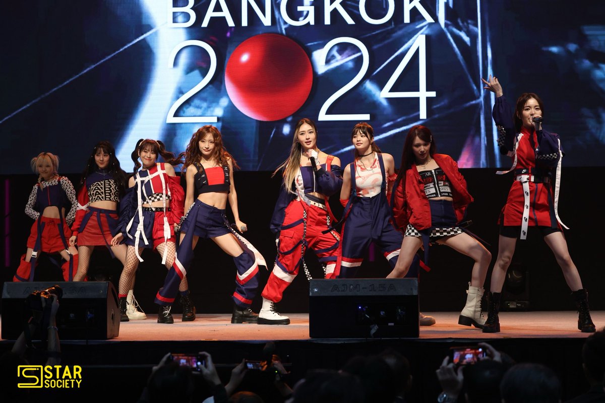 STARSOCIETY_TH's tweet photo. “Girls2” ร่วมพิธีเปิดงานมหกรรมญี่ปุ่นครั้งใหญ่แห่งปี “NIPPON HAKU BANGKOK 2024” ที่มาในคอนเซปต์​ #โดนตกไม่รู้ตัว

#NIPPONHAKUBANGKOK2024
#Girls2xNIPPONHAKU
#Girls2 #ガールズガールズ
#เกิร์ลส์เกิร์ลส์ #Girls2inThailand 
#NIPPONHAKUBANGKOK2024_DAY1
#日本を好きになっちゃった https://t.co/rhFNOss8yG