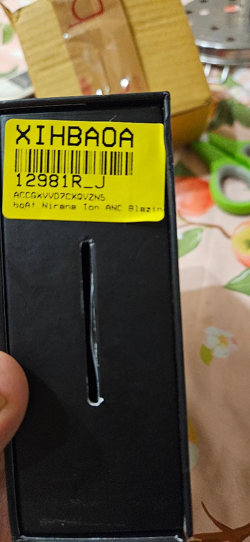 jaiswal_swapnil's tweet photo. @RockWithboAt Is this a joke? I received an EMPTY BOX as a replacement of my faulty Earphones. Been following up with cc since July 28th, providing all the requested info( #47875978). No resolution till date?. Plz resolve  immediately!  #consumerprotection  #boatWarrantyScam https://t.co/d2hr6FfK0B