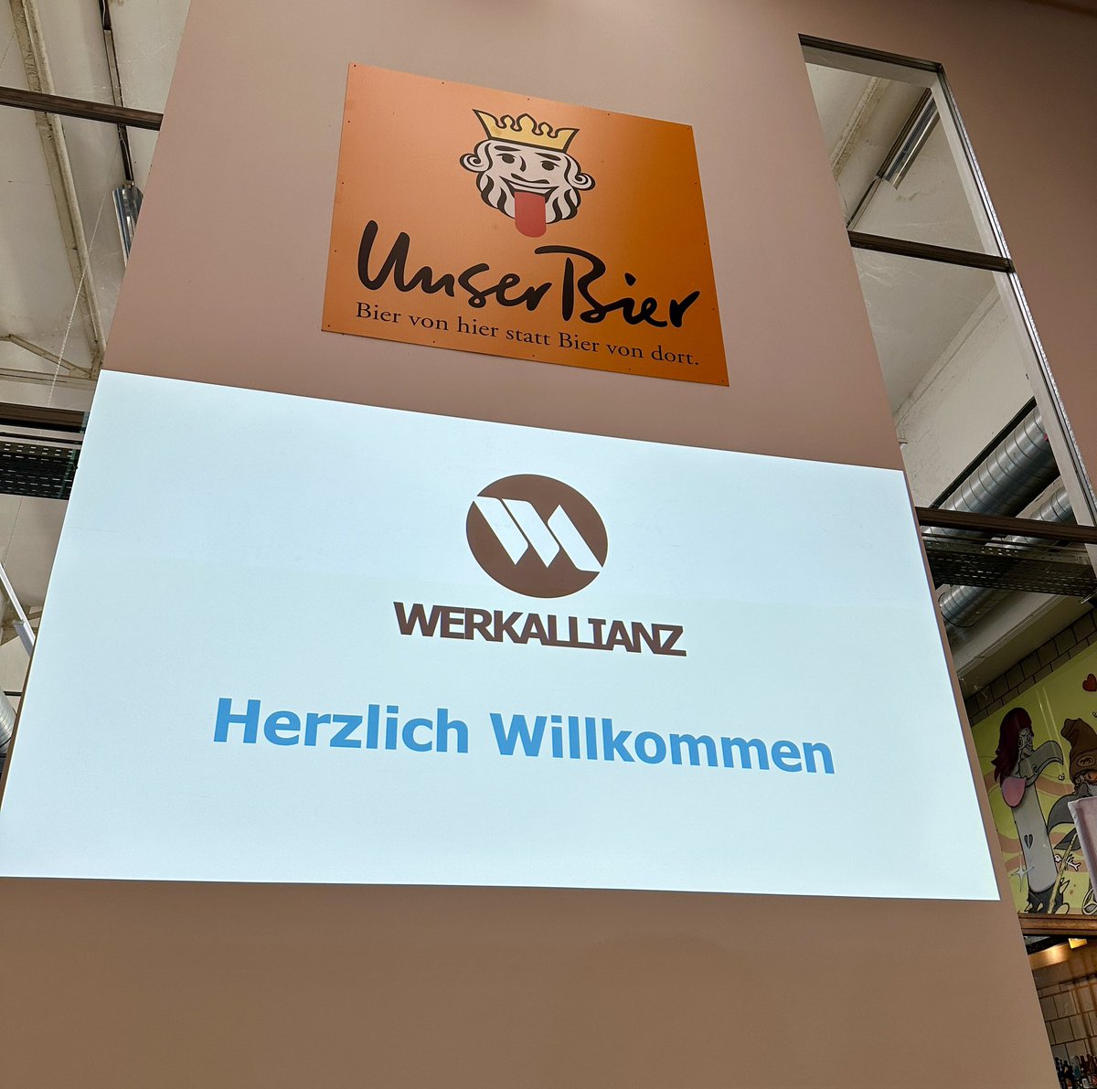 KatjaChrist's tweet photo. Heisses #Podium mit kühlem #UnserBier 🍻
Der Verein und Gastgeber „Werkallianz“ unterstützt ein neuartiges Dialogverfahren bei #Bauprojekten in der Schweiz. Schon vom „Allianzvertrag“ gehört? Juristisch knifflig, setzt aber neue Massstäbe für Grossprojekte in der #Baubranche 😃 https://t.co/btha3QJwpe