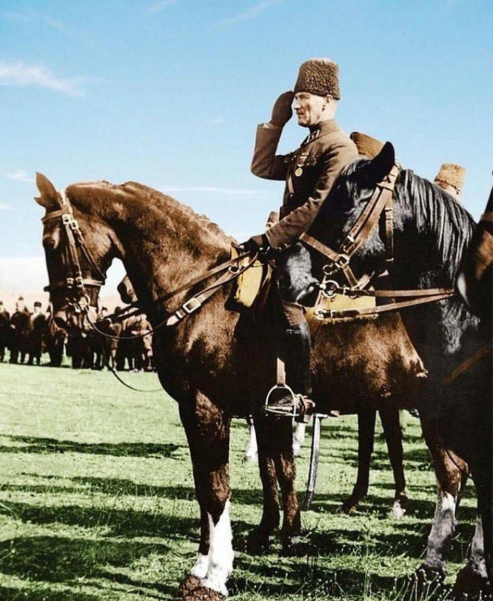 Zaferimizin 102. yılında Ulu Önder Gazi Mustafa Kemal Atatürk ve Atalarımızı rahmet, şükran ve saygı ile anıyorum.
30 Ağustos Zafer Bayramımız kutlu olsun.
#30AgustosZaferBayrami