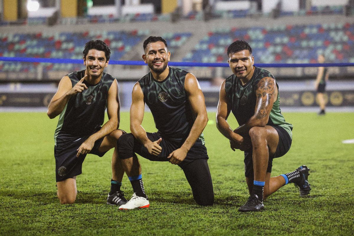 atleticolapaz's tweet photo. Los ganadores del fut tenis 😎

La tripleta confirmada por Ulises Zurita,  @ulisesjaimes96  y @RamnSalas17 se llevó la corona 👑. 

En palabra de sus integrantes “Nadie pudo con ellos”

Tremendo ambiente en el entrene y vamos con todo a Celaya.

¡VAMOS LA PAZ 🟠⚫️!

#SomosPAZion https://t.co/hlqubIVmC9