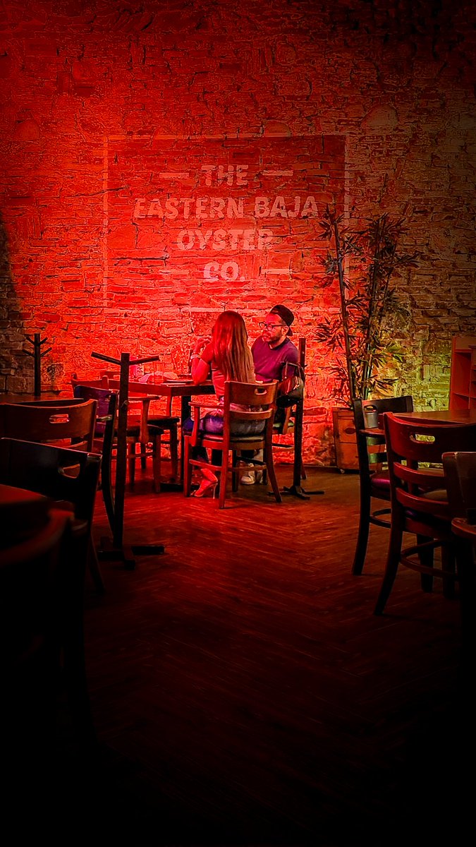 sketch74's tweet photo. Date night
#nightlights #gatenight #people #nightlife #streetphotography #streetmoment #dinner https://t.co/8Y0nkGpQjL