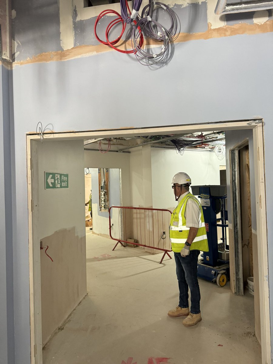 Joe Smyth (@joeisleofwight) on Twitter photo Jeannine and I pay a visit to our soon to be new ED. Stopping on the way for a bit of banter at Reception- what a great team we have here. <a href="/IOWNHS/">Isle of Wight NHS Trust</a> Jeannine and I pay a visit to our soon to be new ED. Stopping on the way for a bit of banter at Reception- what a great team we have here. <a href="/IOWNHS/">Isle of Wight NHS Trust</a>