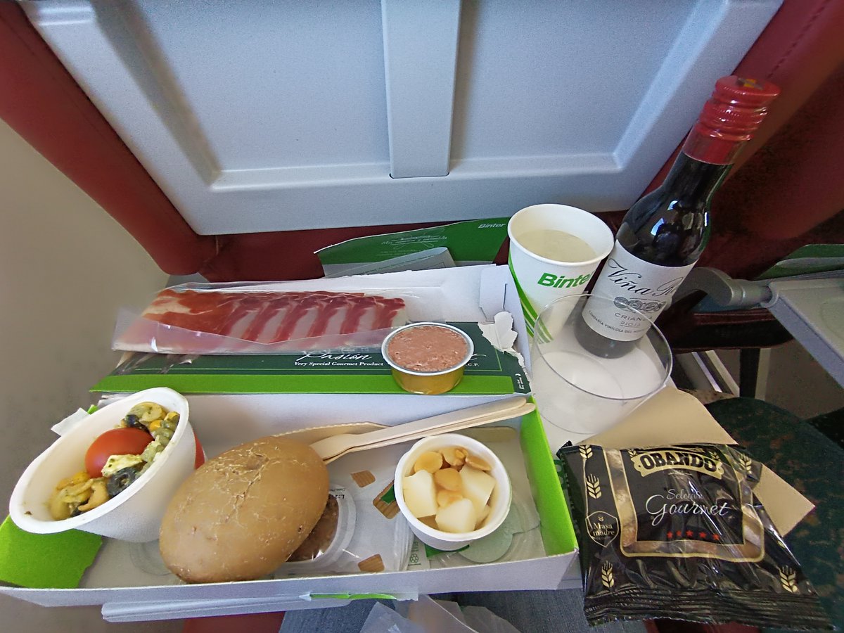 Big shout-out to <a href="/BinterCanarias/">Binter</a> for swimming against the stream Free (!) top quality catering, competitively-priced Economy Class, the most state-of-the-art plane in the skies (E2): How can clients still choose <a href="/Iberia/">Iberia</a> or <a href="/AirEuropa/">Air Europa</a> between Madrid and the Canary Islands...?